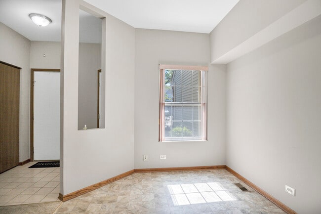 Building Photo - 951 Viewpoint Dr