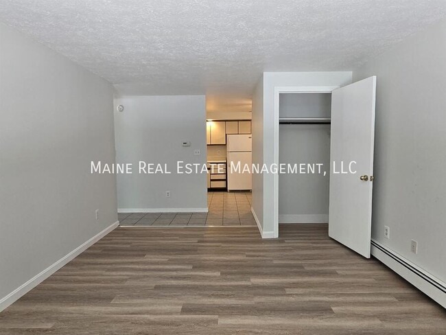 Building Photo - 20 Tall Pines Dr