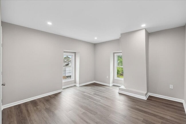 Building Photo - 18 N Sussex St