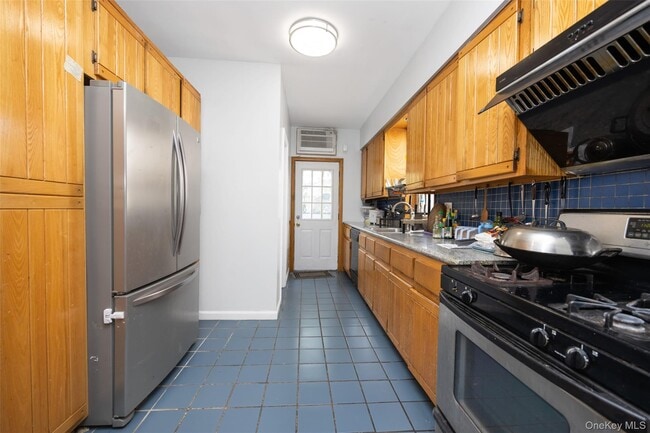 Building Photo - 68-48 78th St