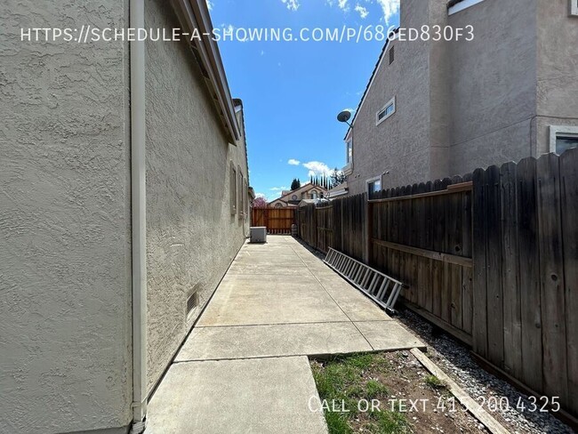 Building Photo - 637 Laurelwood Cir