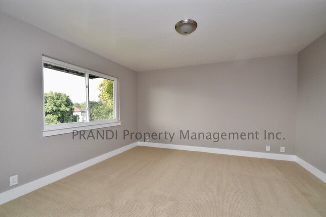 Building Photo - Country Club San Rafael Home with Pool and...