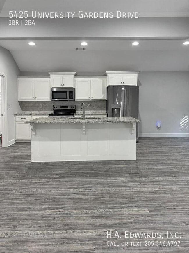 Building Photo - 5425 University Gardens Dr