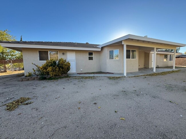 Building Photo - Newly remodeled home on The Mesa in Hesperia!