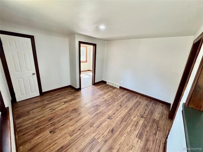 Building Photo - 15511 N Park Ave