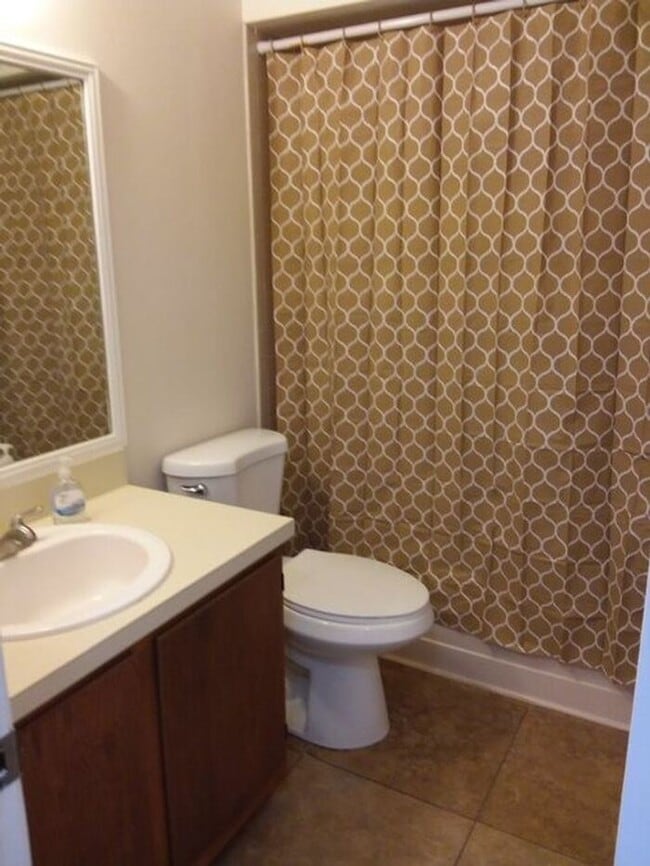 Building Photo - Beautiful 2/2 townhome located near NAS Jax