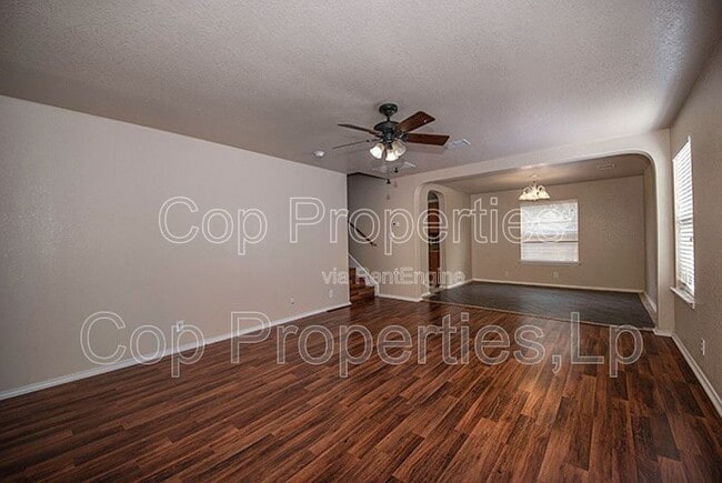 Building Photo - 518 Reba