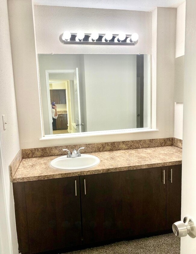 Building Photo - 927 Siesta Key Blvd