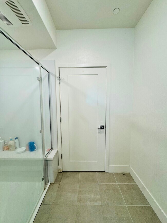Building Photo - 5750 Greige Cir
