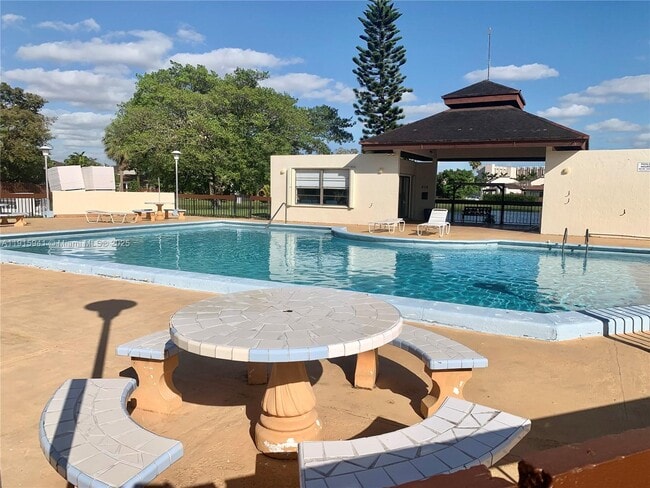 Building Photo - 487 NW 98th Ct