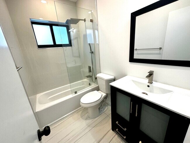 Building Photo - 1931 SW 17th Ct