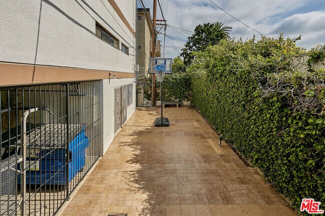 Building Photo - 443 S Gramercy Pl
