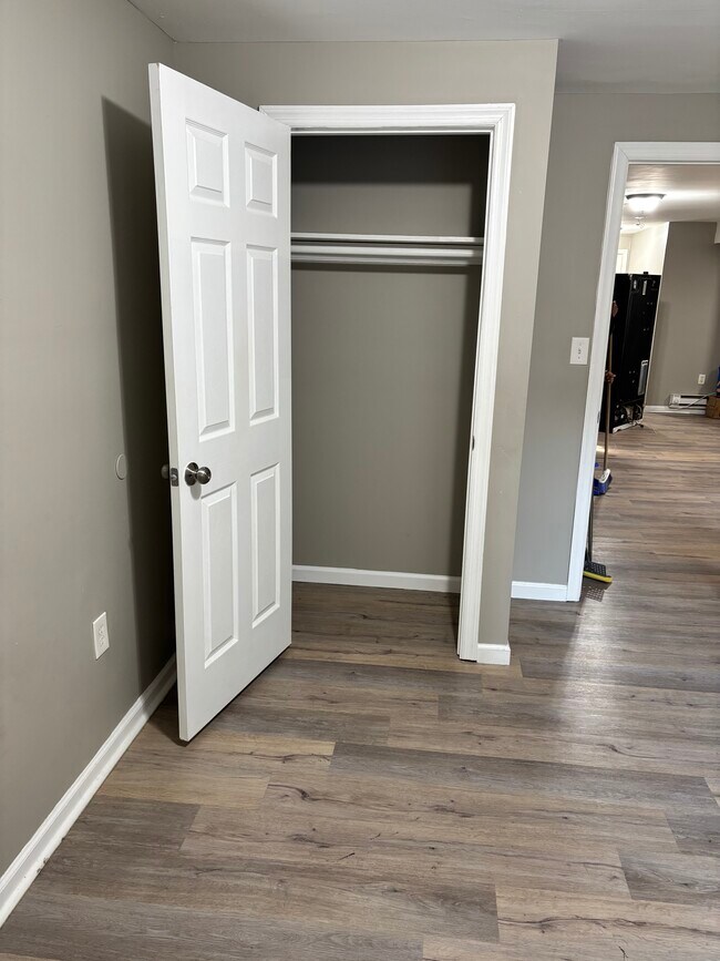 Building Photo - 505