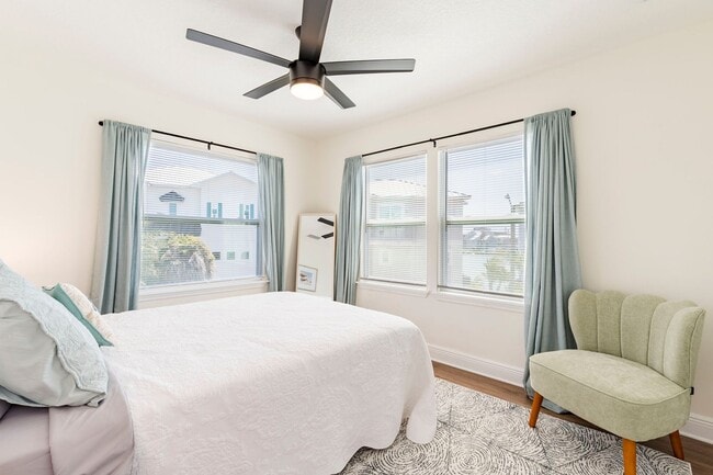 Building Photo - Fully Furnished + Utilities Included Beach...
