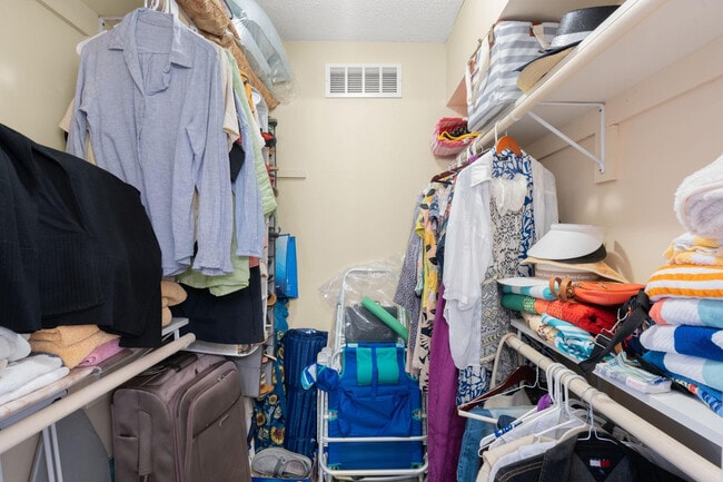 Building Photo - 1971 SE 5th Ct