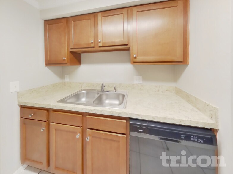 Building Photo - 8252 Yolanda Ct
