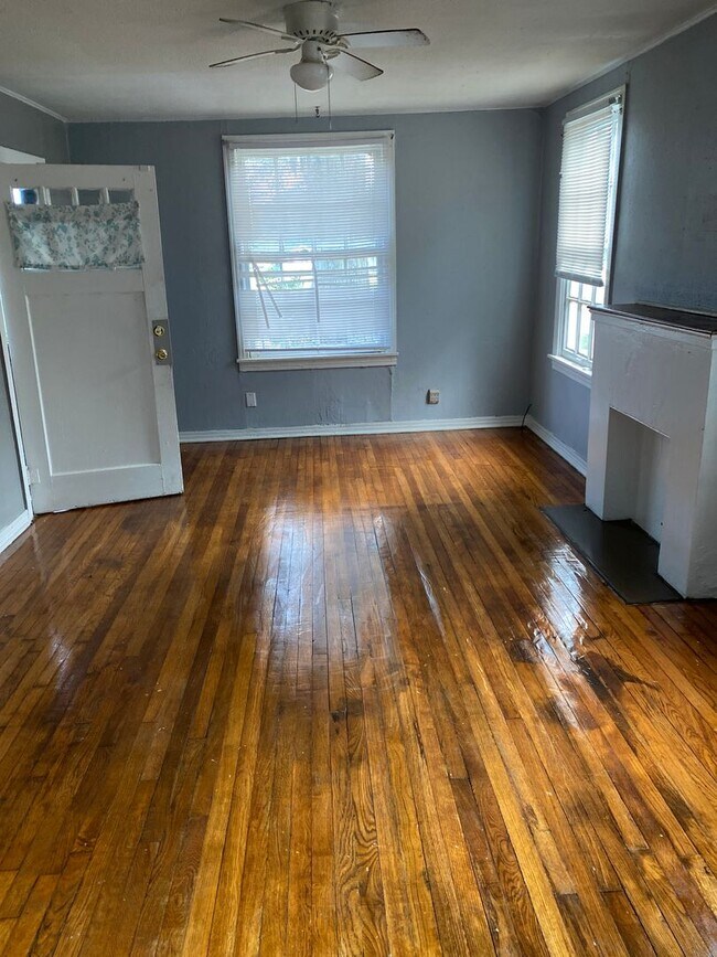 Building Photo - 2714 Dupont St