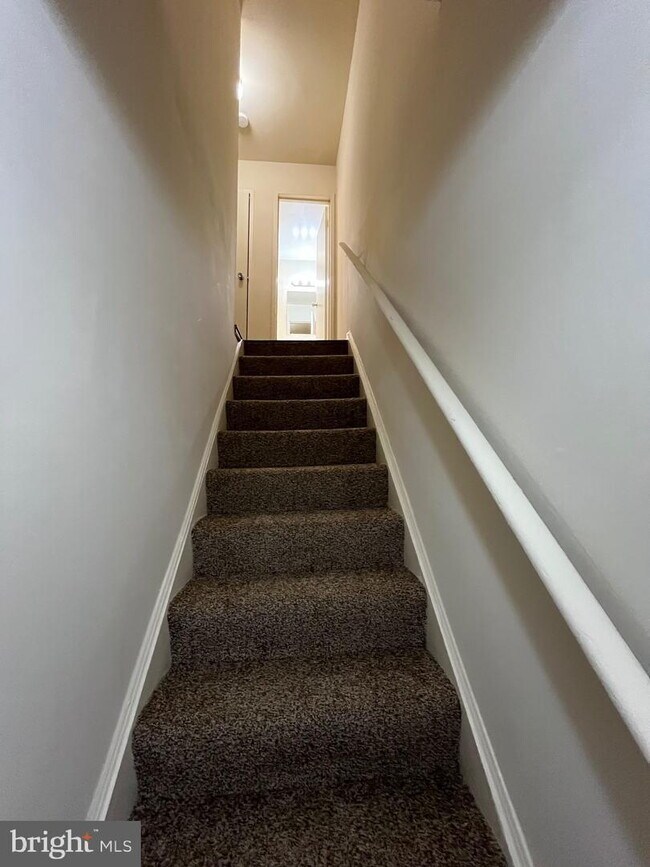 Building Photo - Modern Townhouse Living in Alexandria's Prime Location