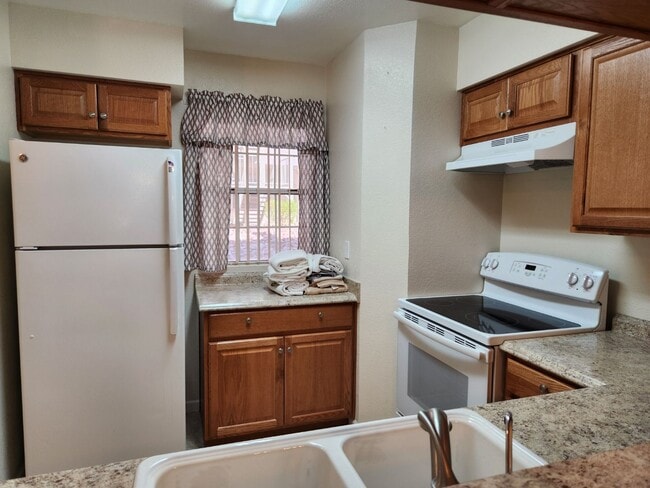 Building Photo - 2060 Mesquite Ln