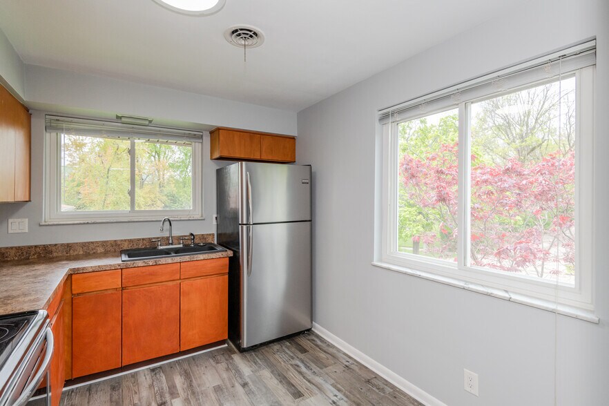 Building Photo - 1258 Westcliff Ct