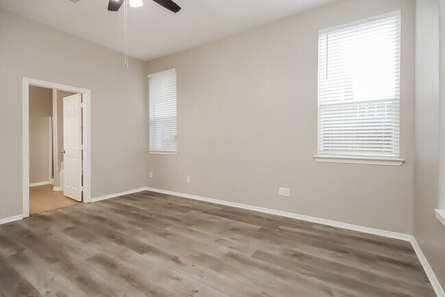 Building Photo - 2309 Highland Crossing Dr