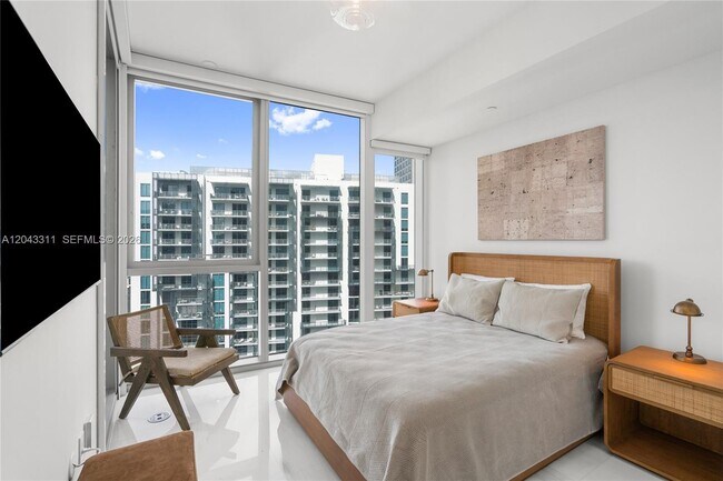 Building Photo - 300 Biscayne Blvd Way