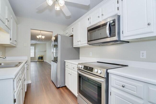 Building Photo - End Unit Townhome Evans
