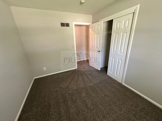Building Photo - 4 bd/1.5 ba  house Rent $1475 -11808 Small...
