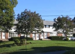 Primary Photo - Maple Manor Apartments