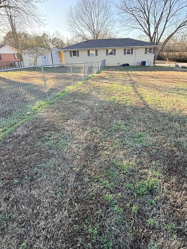 Building Photo - 426 Evergreen St