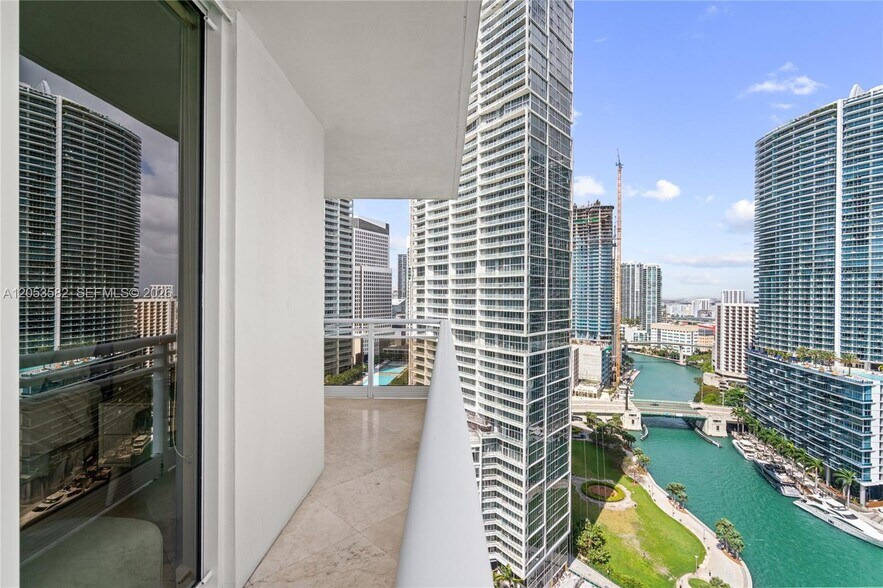 Building Photo - 901 Brickell Key Blvd