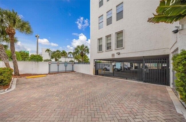 Building Photo - 6545 Indian Creek Dr