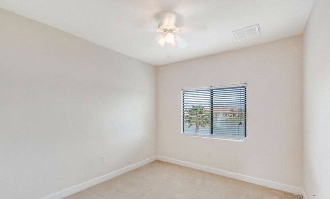 Building Photo - Montecito Community Townhome