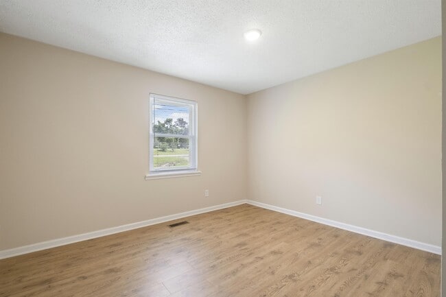 Building Photo - 4580 Rainbow Dr