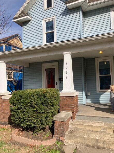 Primary Photo - 1084 Woodward Ave