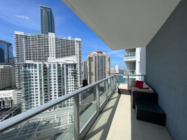 Building Photo - 1300 Brickell Bay Dr
