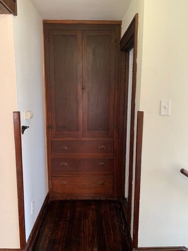 Building Photo - Spacious 5-Bedroom, 2-Bath Home with Class...