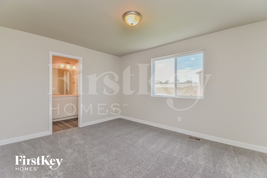 Building Photo - 10393 Luneth Dr