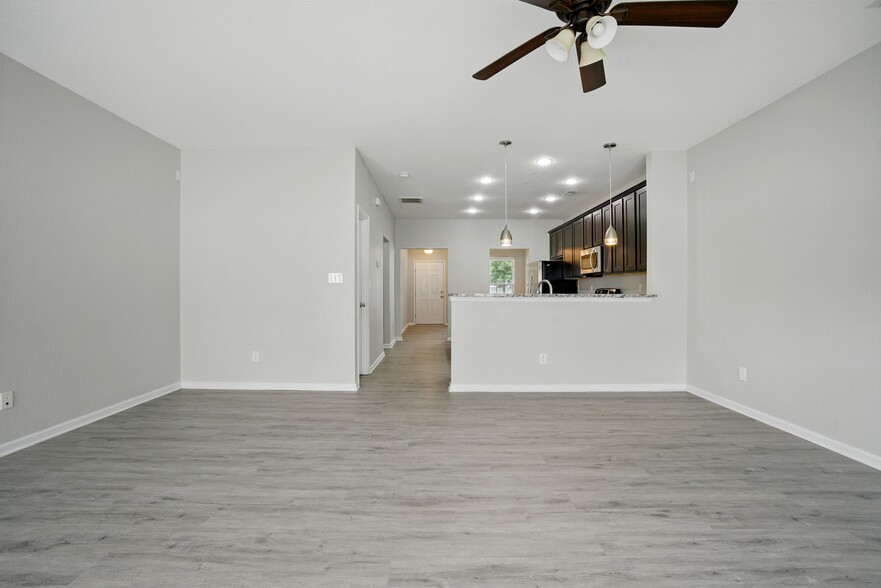 Building Photo - 5009 Breleigh Ln