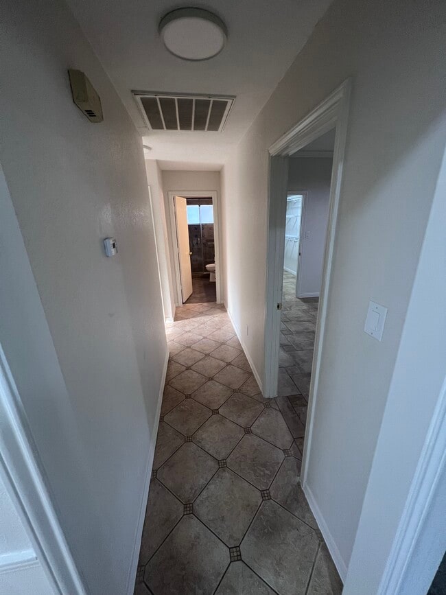 Building Photo - 502 Dowitcher Cir