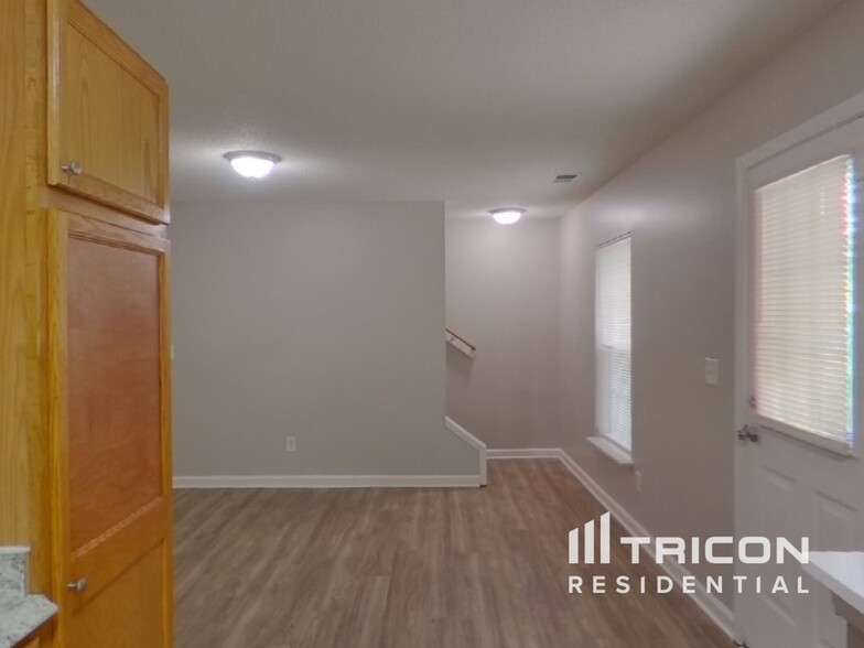 Building Photo - 3 Wild Iris Ct