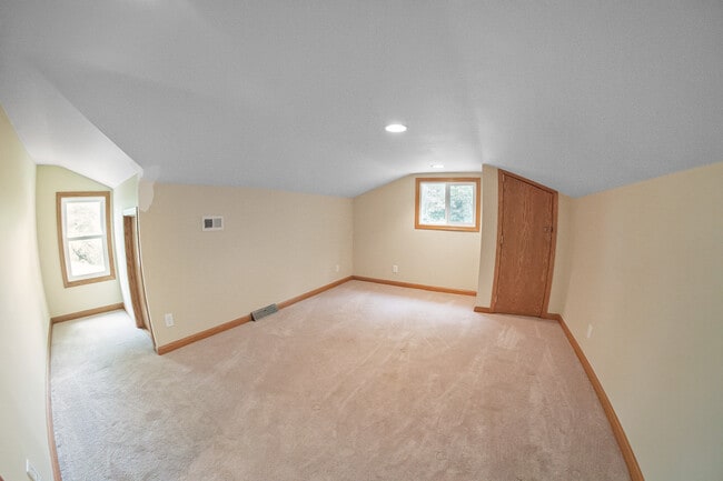 Building Photo - 9343 Shady Ln