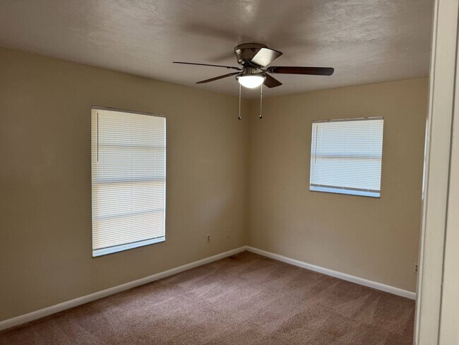 Building Photo - 110 Doveside Ln