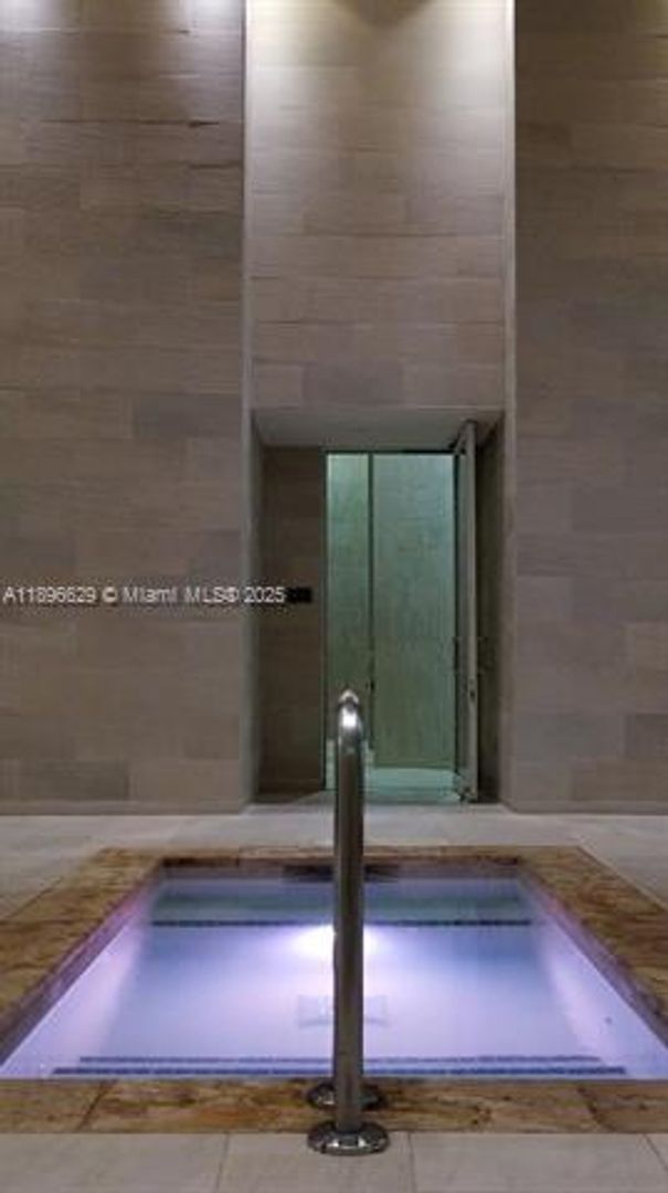 Building Photo - 1850 S Ocean Dr