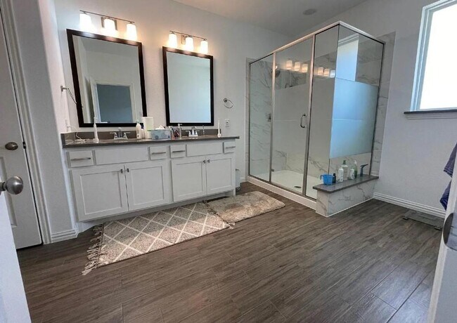 Building Photo - FULLY UPGRADED LUXURY TOWNHOME located in ...