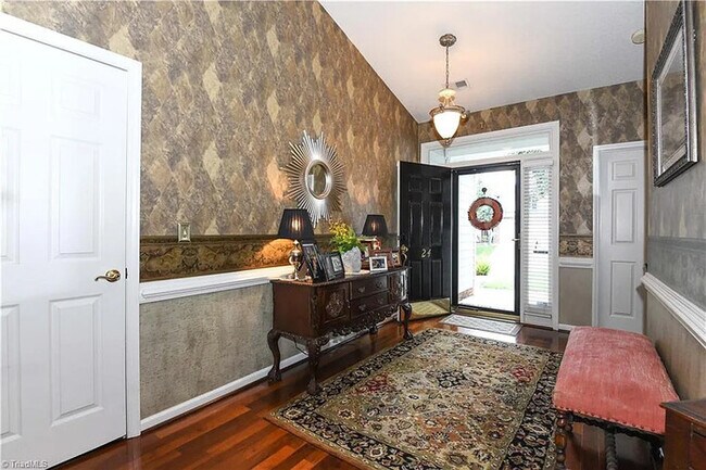 Building Photo - Lease OR Lease to Own