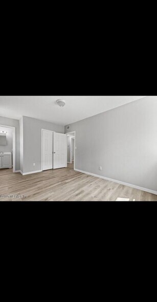 Building Photo - 9106 Jefferson Ave