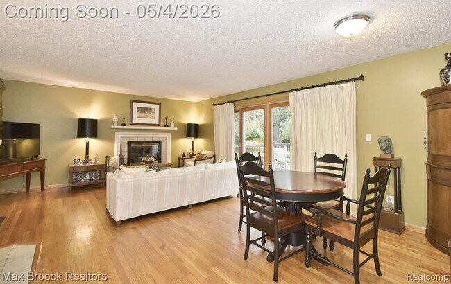 Building Photo - 2687 Heathfield Rd