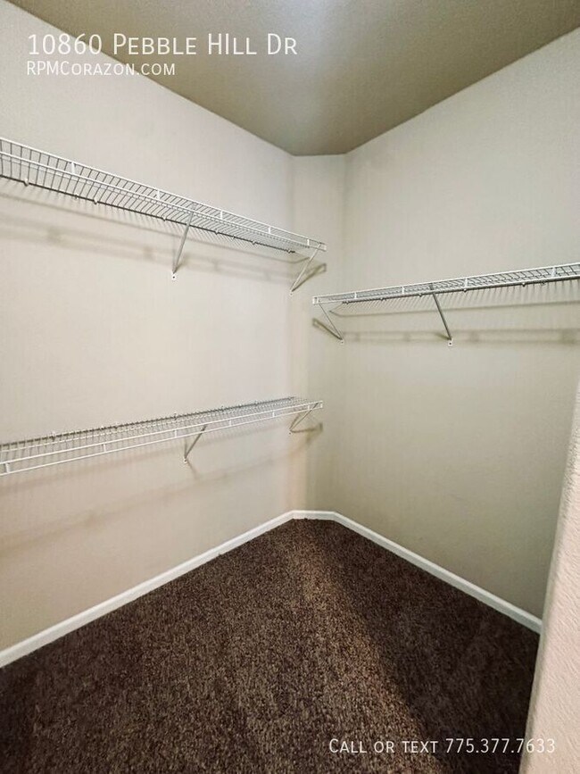 Building Photo - 10860 Pebble Hill Dr