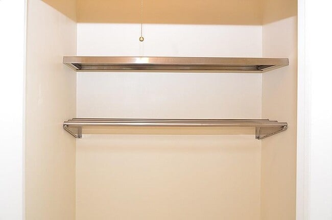 Building Photo - 1179 Oak Grove Ave